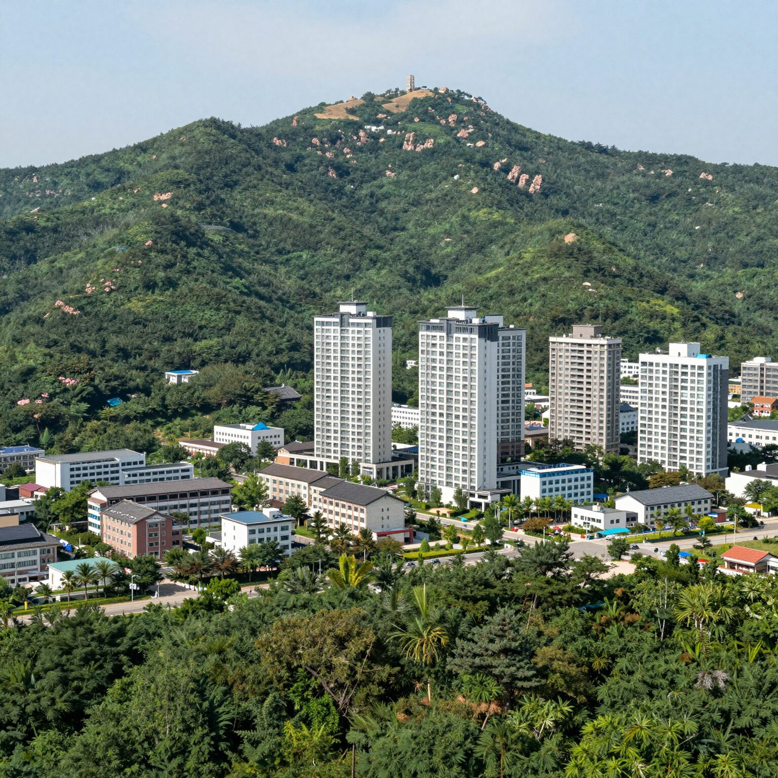 안양자이 헤리티온 3차 조감도로 단지 전경과 주변 산세가 어우러진 모습