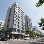 동탄 디에트르 퍼스티지 오피스텔 외관과 주변 동탄역 일대 전경