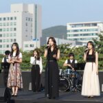 KBS 홀에서 열린 열린음악회 1552회 정수라 폴킴 자우림 나태주 김연자 무대 모습