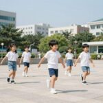 즐거운 여름 동요 3곡 아이와 함께 불러요 아이들이 즐거운 여름 동요에 맞춰 율동하는 모습