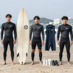 서핑 준비물 전체 모습, 수영복 워터슈즈 선크림 등이 펼쳐져 있다