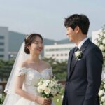 2PM 멤버 옥택연과 준케이의 결혼식 사진, 두 사람 모두 비공개 예식으로 진행되어 공개된 사진은 일부만 존재