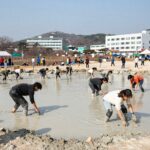 2026 보령머드축제 머드풀에서 사람들이 즐기는 모습
