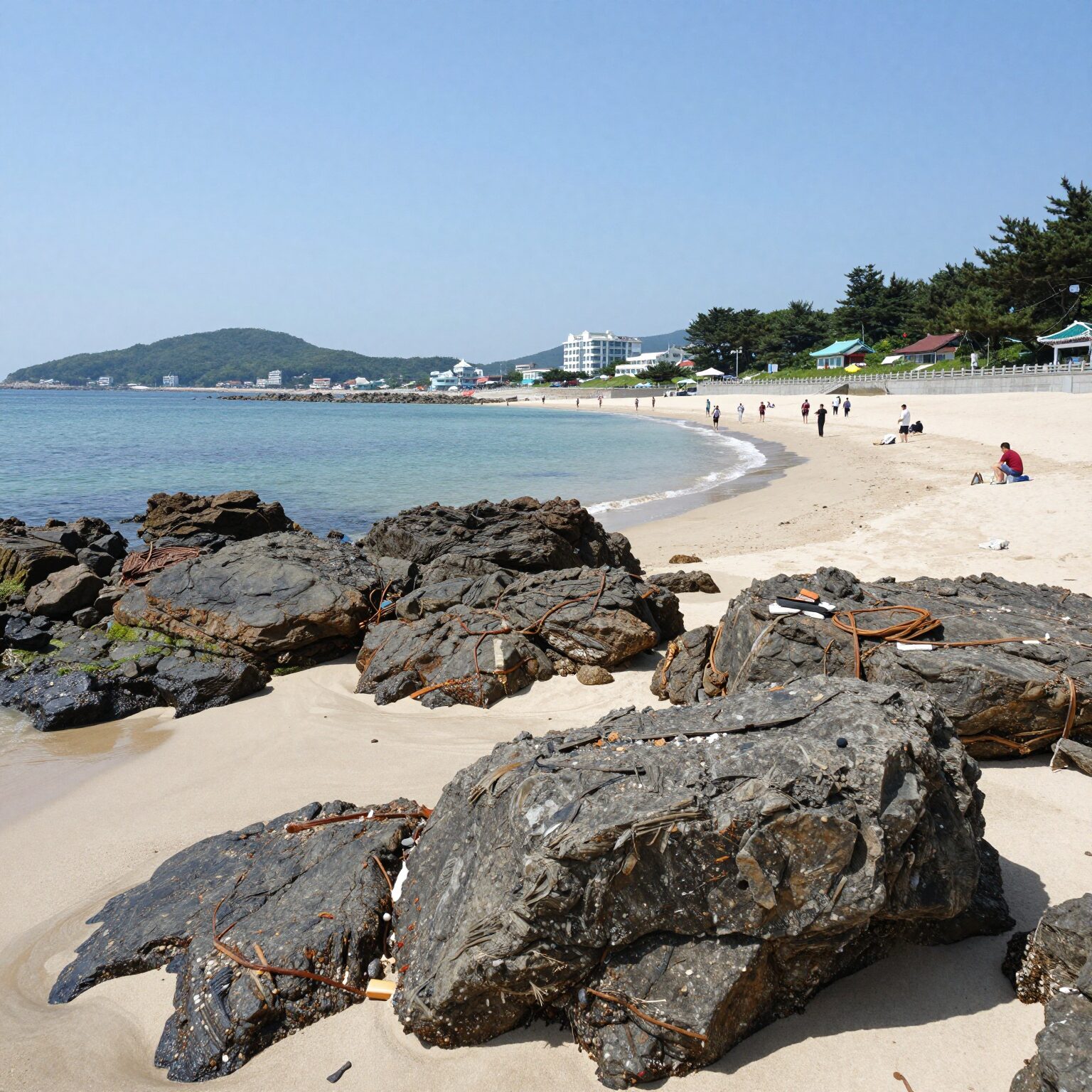 여름휴가지 추천 2026 하조대해수욕장 백사장과 기암괴석 전경