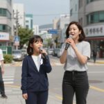 이수연 가수엄마가 아이와 함께 노래하는 모습