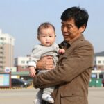 2007년 메시가 생후 5개월 된 라민 야말을 안고 있는 장면