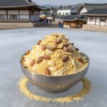 곱게 간 얼음 위에 팥과 콩가루, 아몬드가 올려진 전통 방식의 옛날 팥빙수