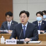 더불어민주당 박규환 최고위원이 최고위원회의에서 발언하는 모습