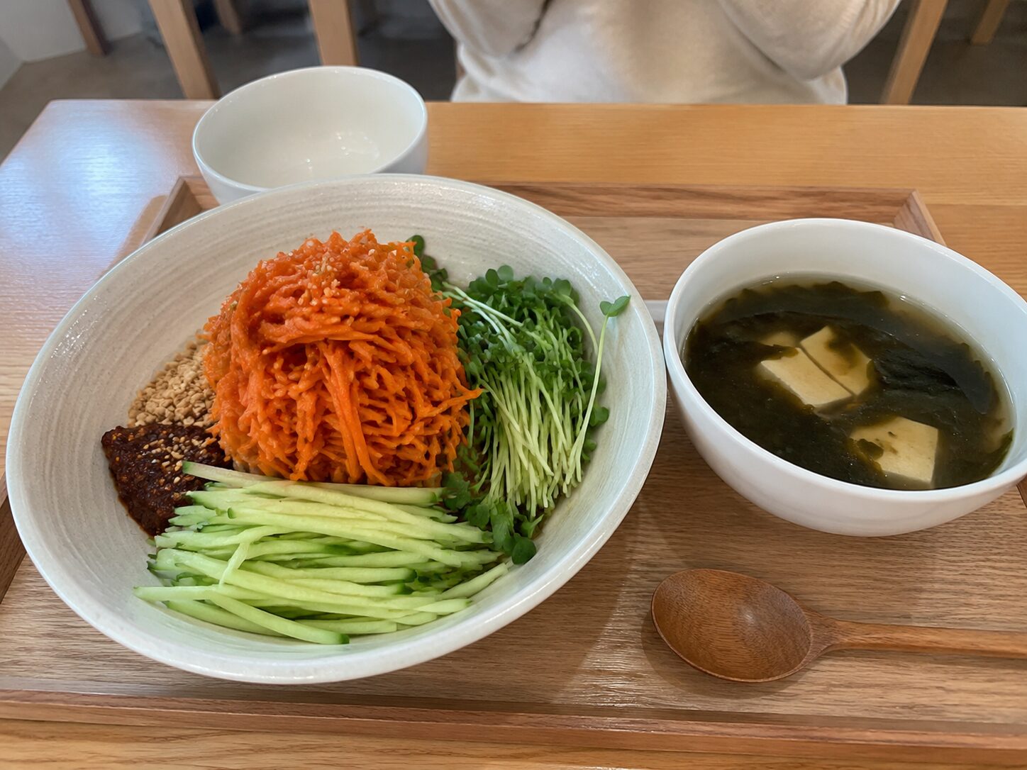 샐러디 선재스님 고추간장 당근국수 메뉴 사진