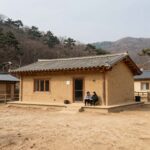 설악밸리펜션 독채 단독형 새 파사드 디자인 자연과 어우러진 흙빛 산장 이미지